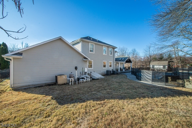 414 Mineral Springs Dr