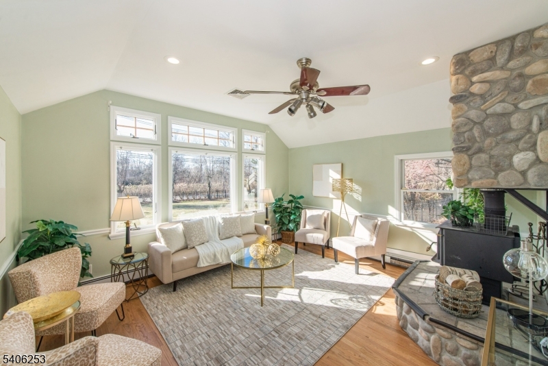 414 Mineral Springs Dr