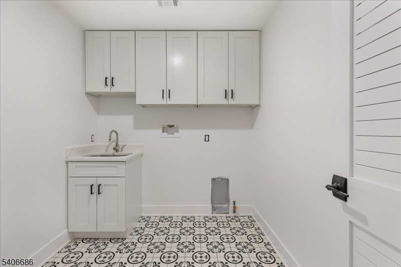 759 Mechlin Corner Rd.