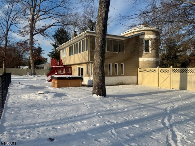 9 Windsor Dr