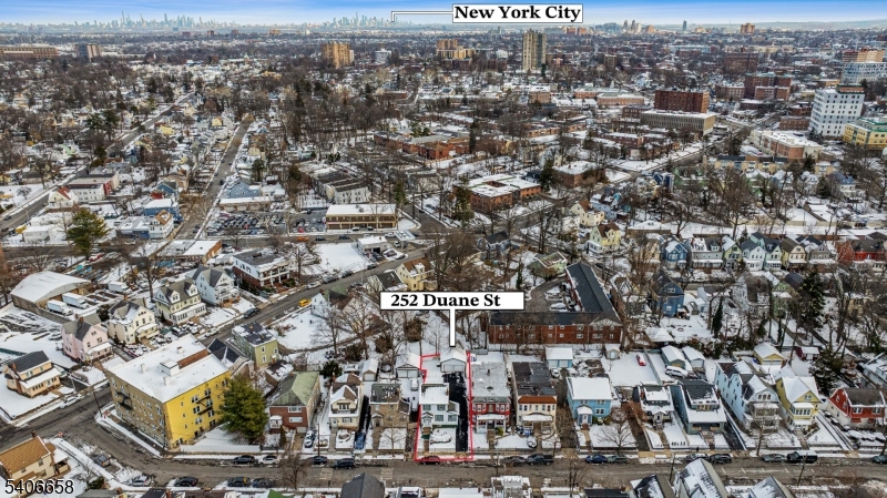 252 Duane St