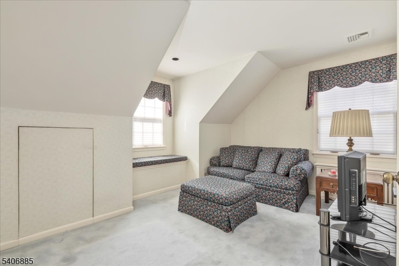 227 Mountainview Ave