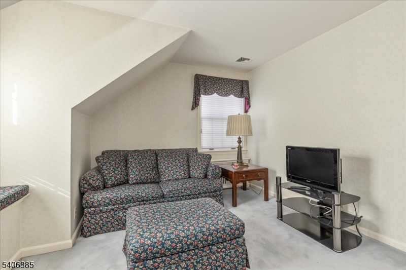 227 Mountainview Ave