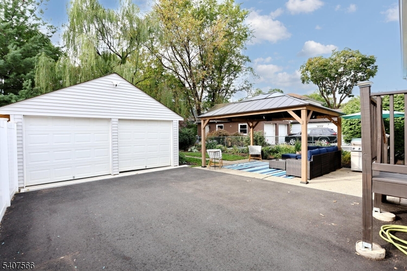 112 Diamond Bridge Ave