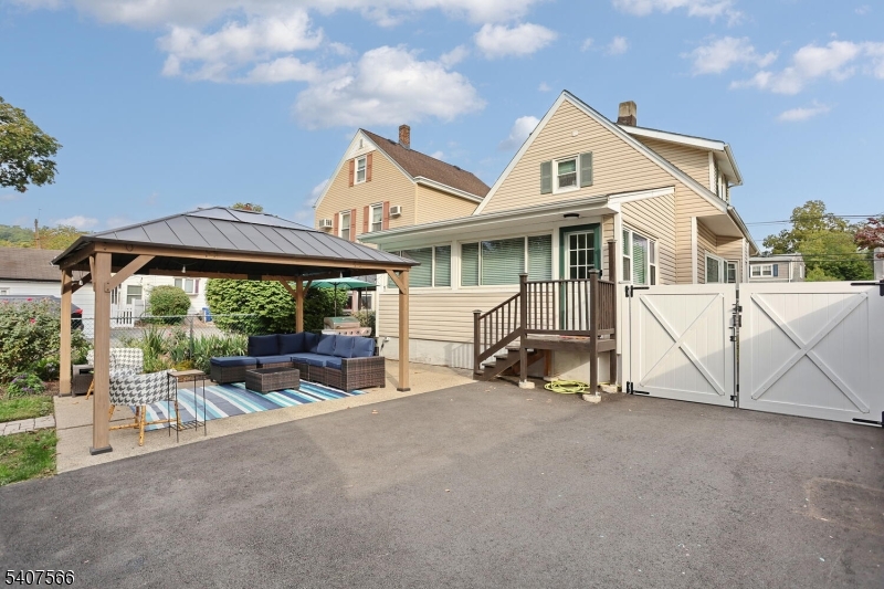 112 Diamond Bridge Ave