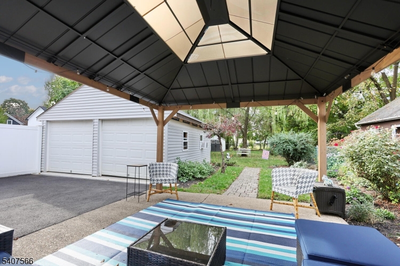 112 Diamond Bridge Ave