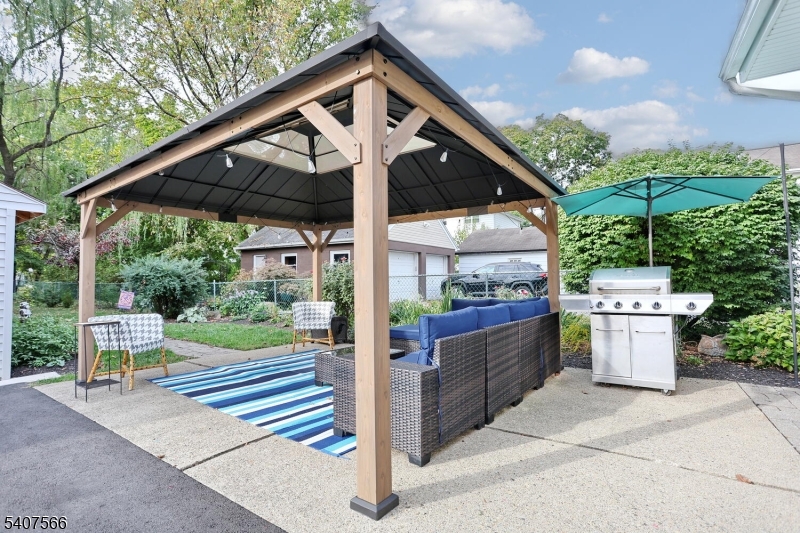 112 Diamond Bridge Ave