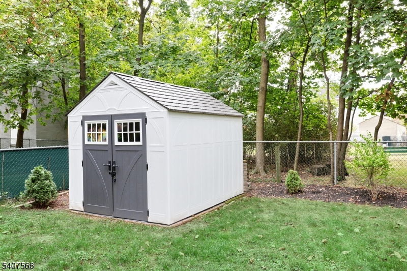 112 Diamond Bridge Ave