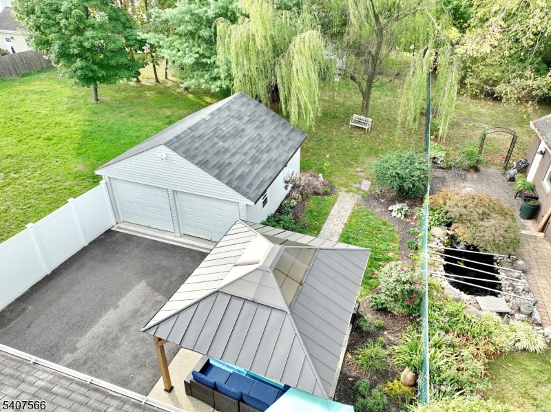 112 Diamond Bridge Ave