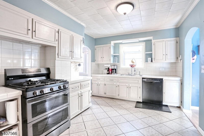 112 Diamond Bridge Ave