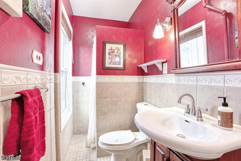 112 Diamond Bridge Ave