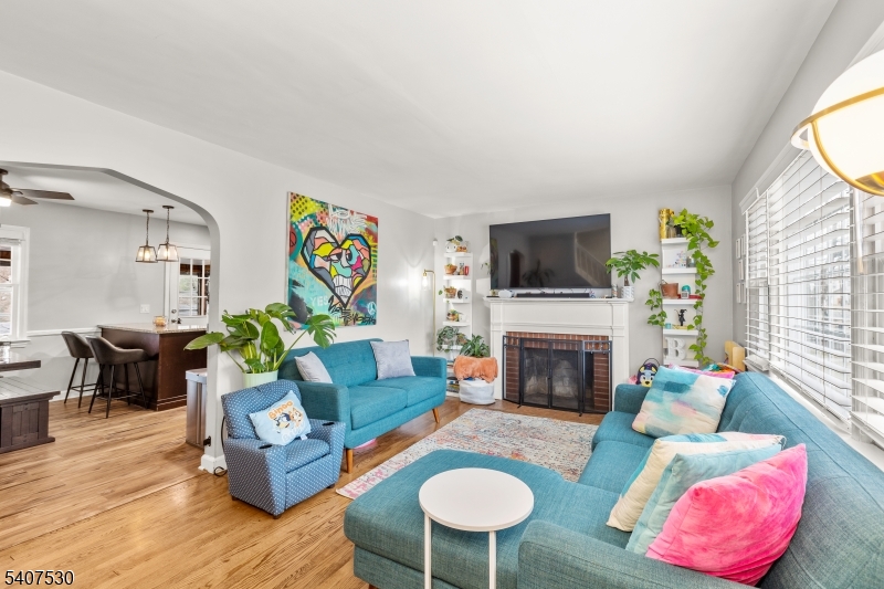 128 E Roselle Avenue