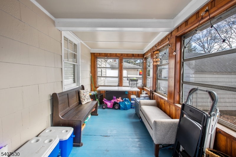 128 E Roselle Avenue