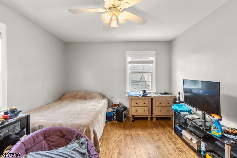 128 E Roselle Avenue