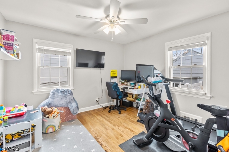 128 E Roselle Avenue