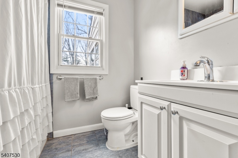 128 E Roselle Avenue