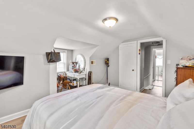 128 E Roselle Avenue