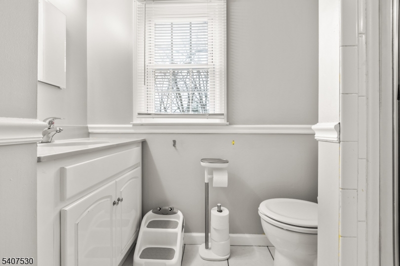 128 E Roselle Avenue