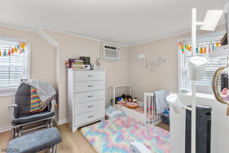 128 E Roselle Avenue