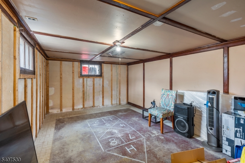 128 E Roselle Avenue