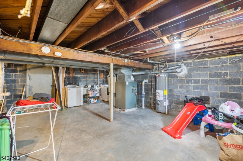 128 E Roselle Avenue