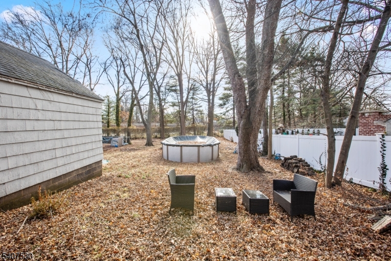 128 E Roselle Avenue