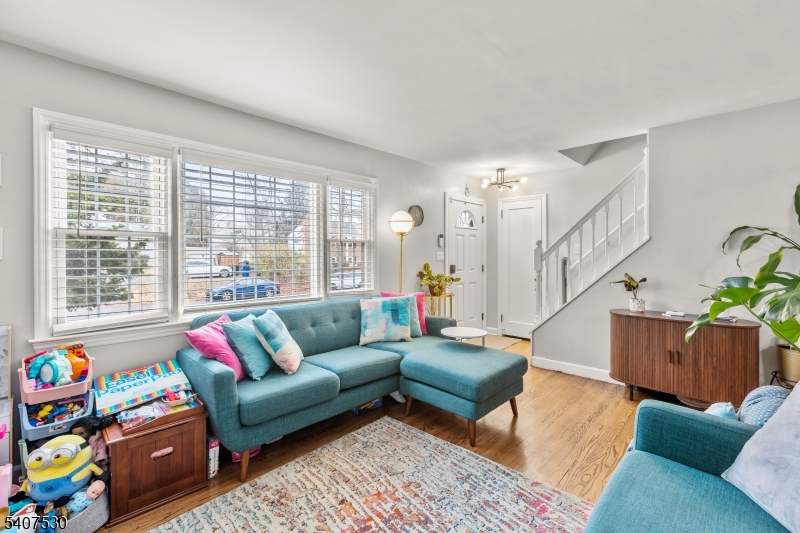 128 E Roselle Avenue