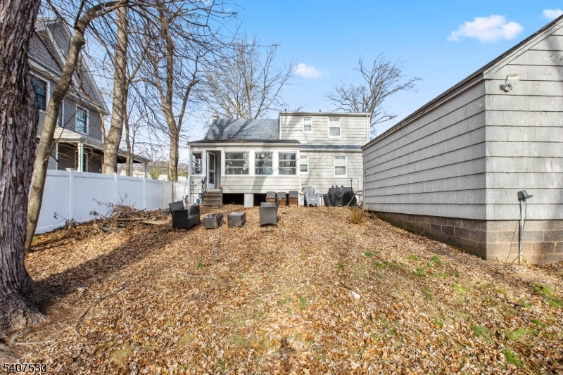 128 E Roselle Avenue