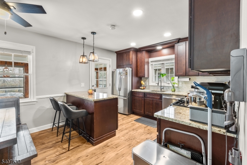 128 E Roselle Avenue