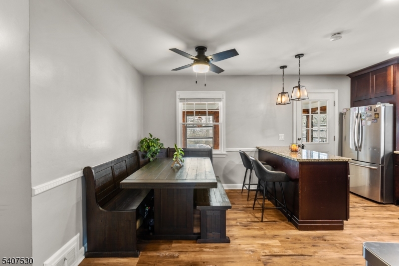 128 E Roselle Avenue