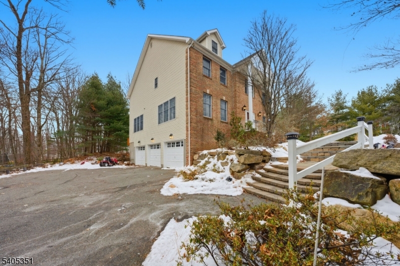 20 SLEEPY HOLLOW ROAD