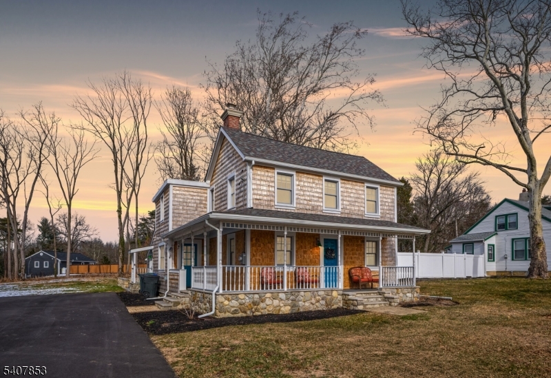 1387 Monmouth Rd