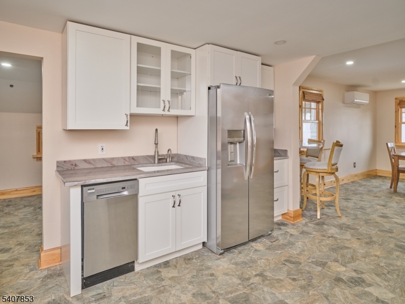 1387 Monmouth Rd
