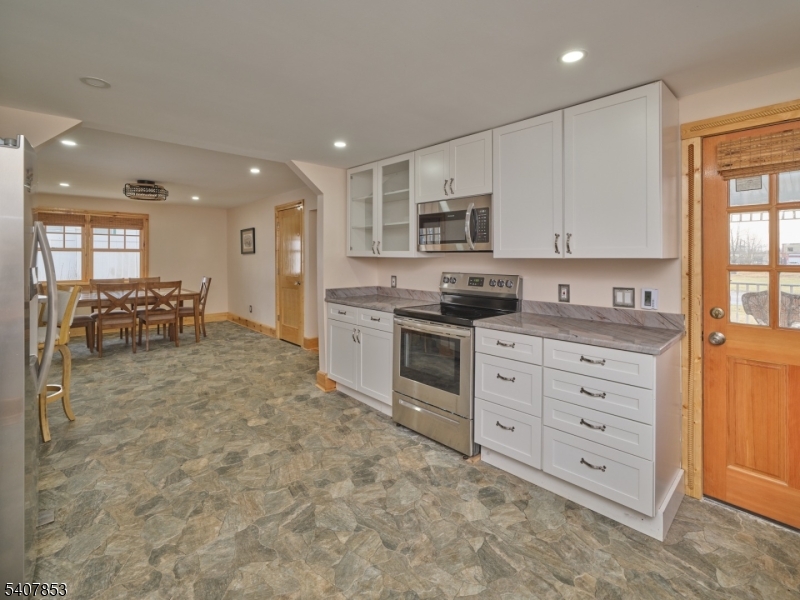 1387 Monmouth Rd