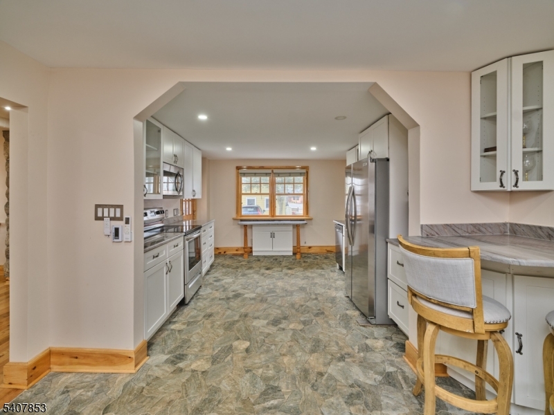 1387 Monmouth Rd