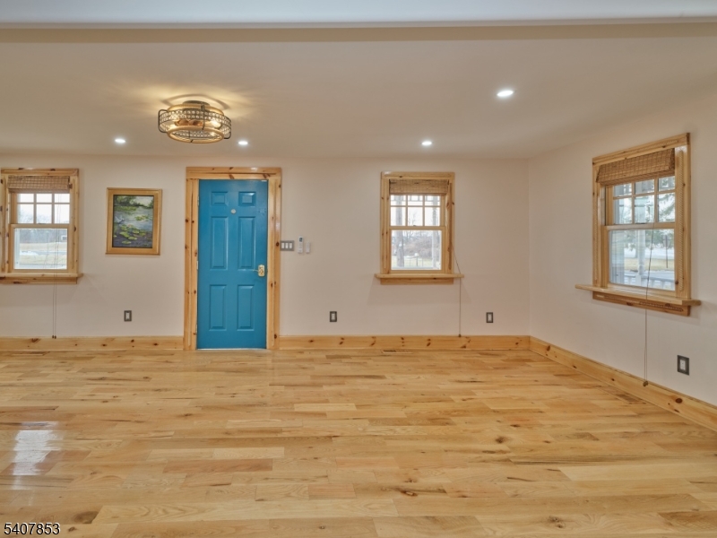 1387 Monmouth Rd