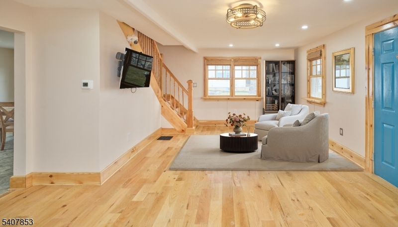 1387 Monmouth Rd