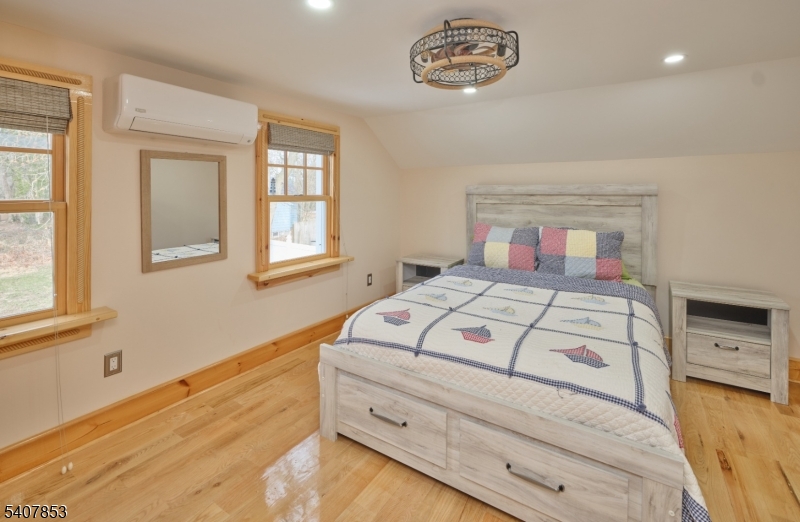 1387 Monmouth Rd