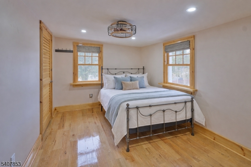 1387 Monmouth Rd