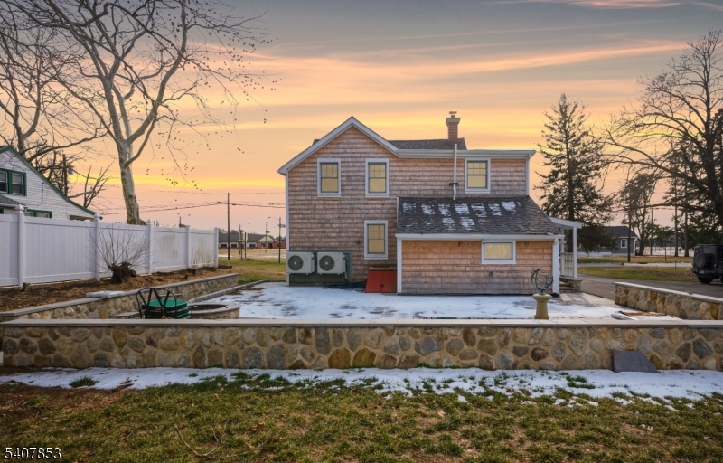 1387 Monmouth Rd