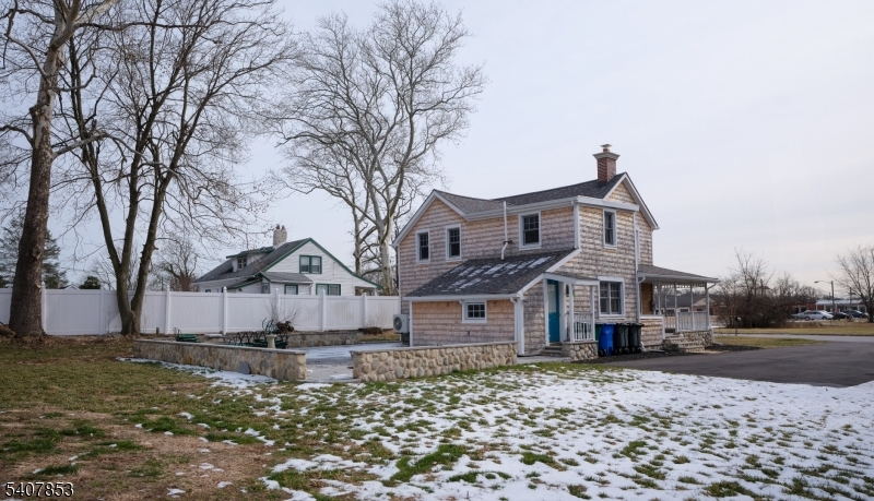 1387 Monmouth Rd
