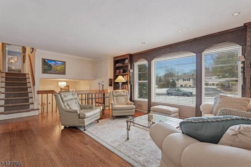 68 E Sherbrooke Pkwy