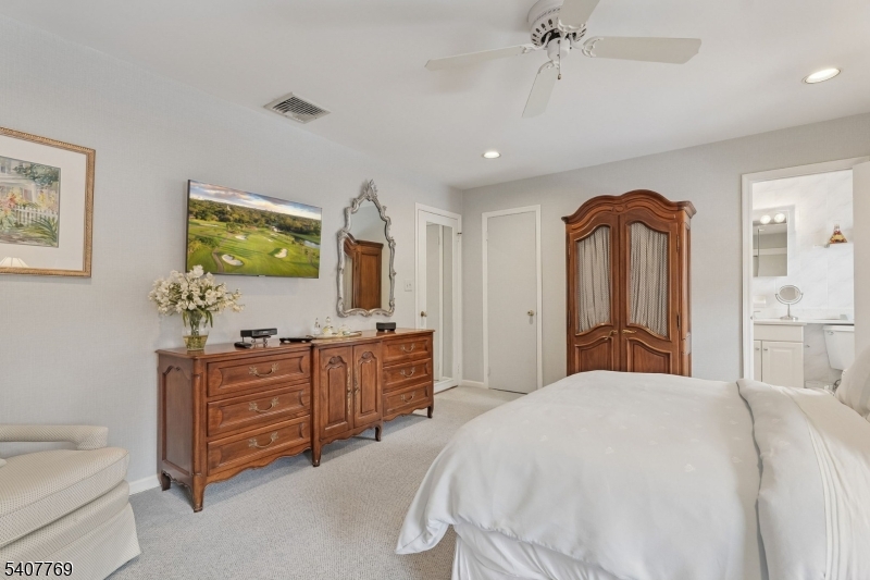 68 E Sherbrooke Pkwy