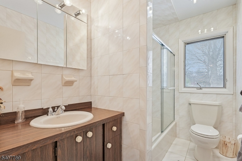 68 E Sherbrooke Pkwy