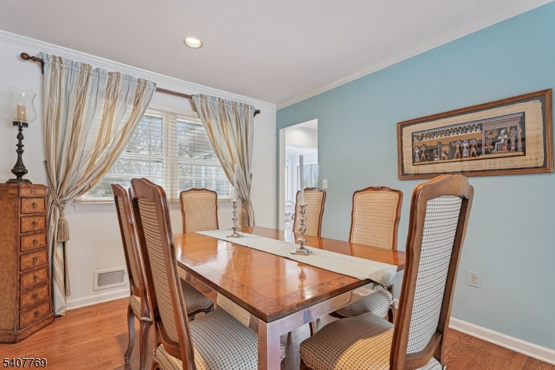 68 E Sherbrooke Pkwy