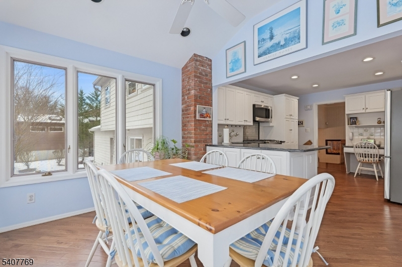 68 E Sherbrooke Pkwy