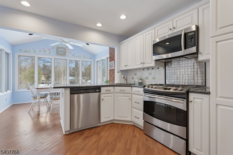 68 E Sherbrooke Pkwy