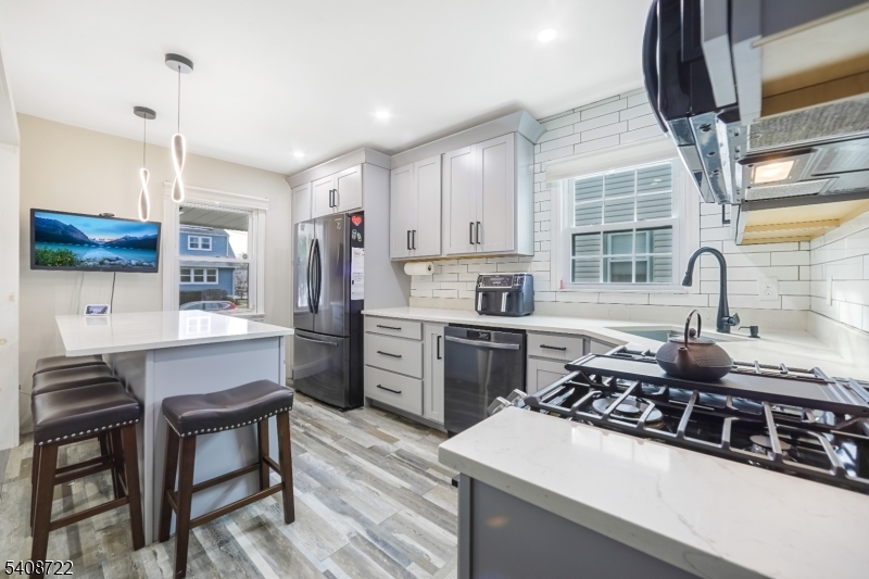 119 E 13Th St