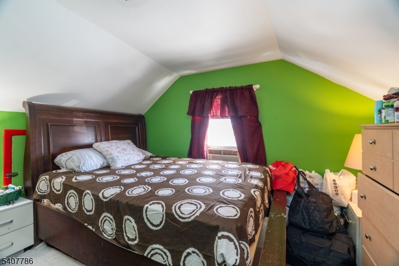 18 Elycroft Ave E