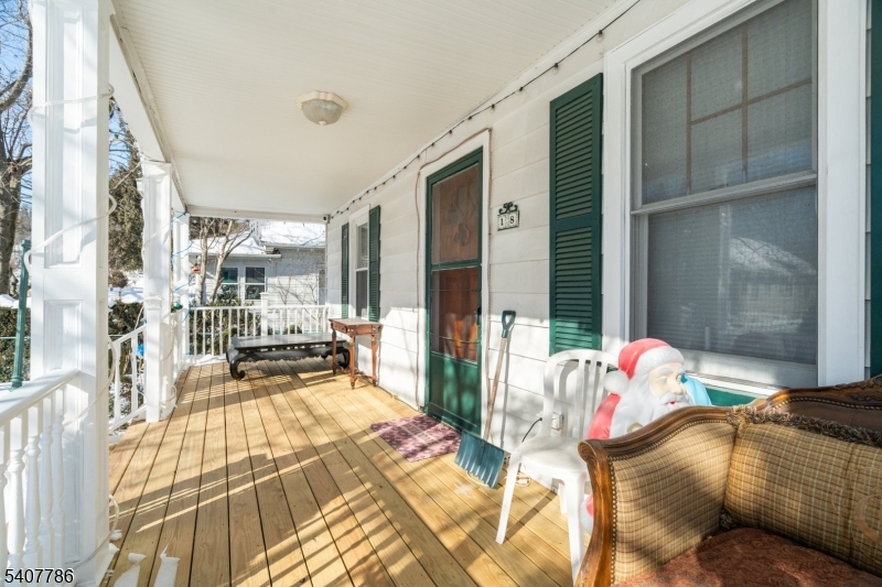 18 Elycroft Ave E